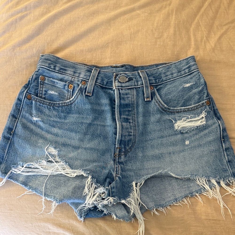 ❤️👖Levi's 501 Medium Blue Distressed Denim Cutoff Shorts